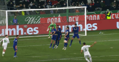 桑德斯：库里强到离谱，教练信任我所以才让我去防他